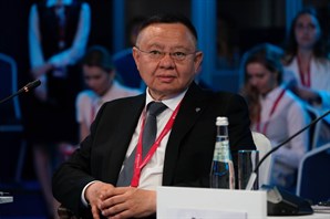 Министр строительства и ЖКХ РФ Ирек Файзуллин принял участие в сессии «Город и семья» на ПМЭФ-2024